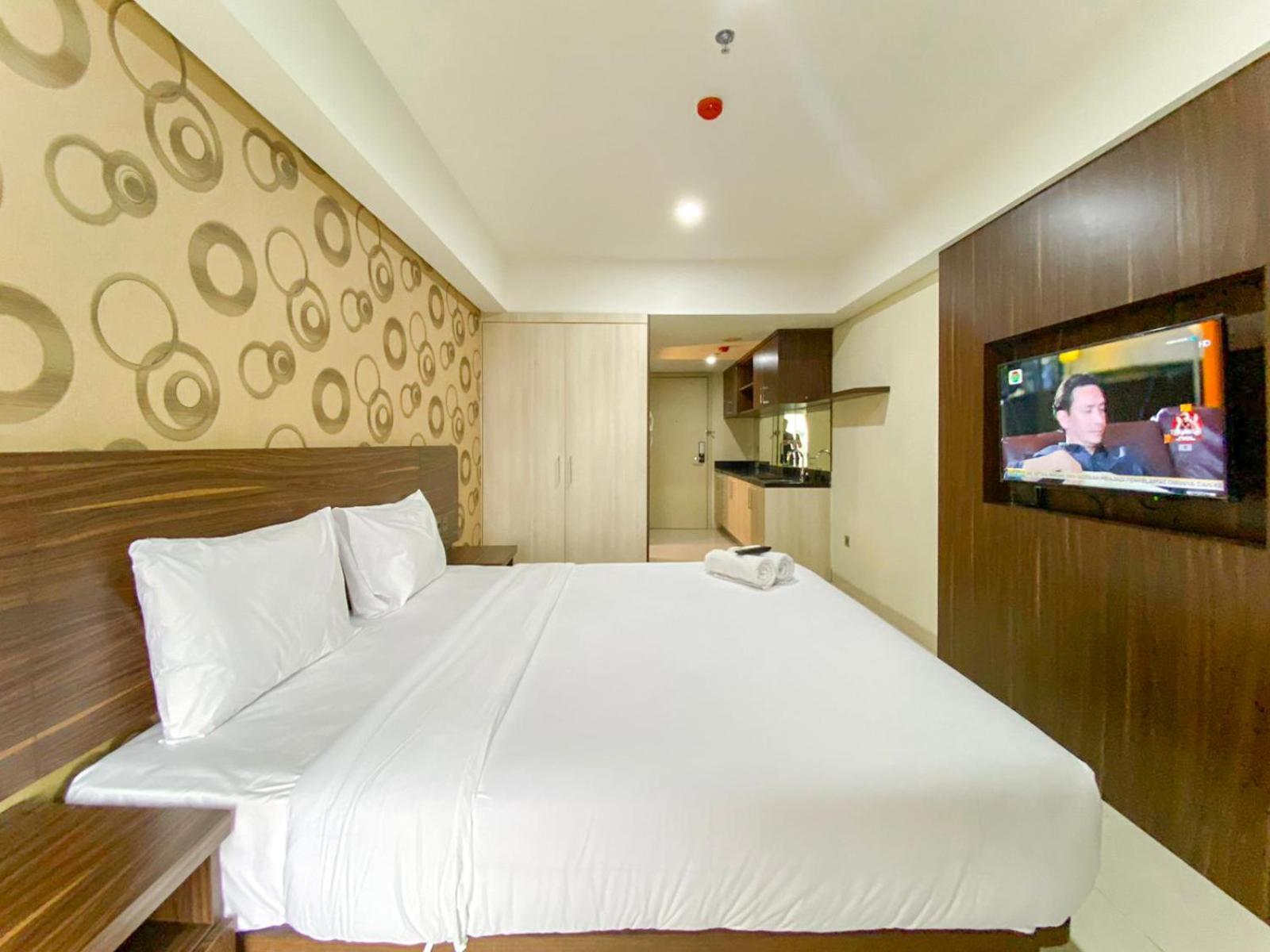 Homey And Comfort Living Warhol Apartemen *